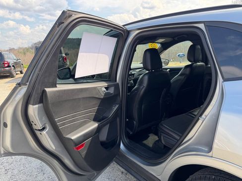 Used 2024 Ford Escape ST-Line image 13