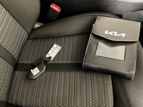 Certified 2026 Kia Sorento LX FWD image 35