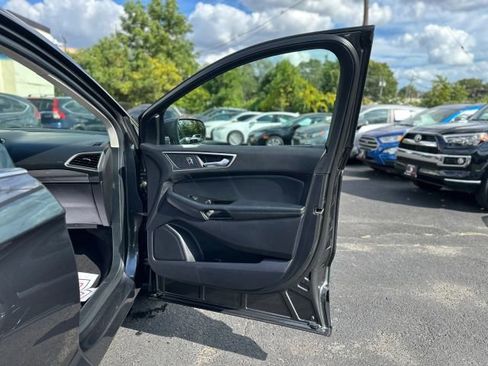 Used 2019 Ford Edge SEL w/ Equipment Group 201A image 21