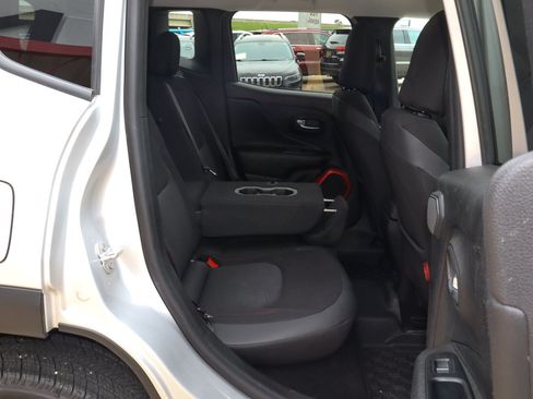Used 2015 Jeep Renegade Trailhawk w/ Popular Equipment Group AWD/4WD image 23