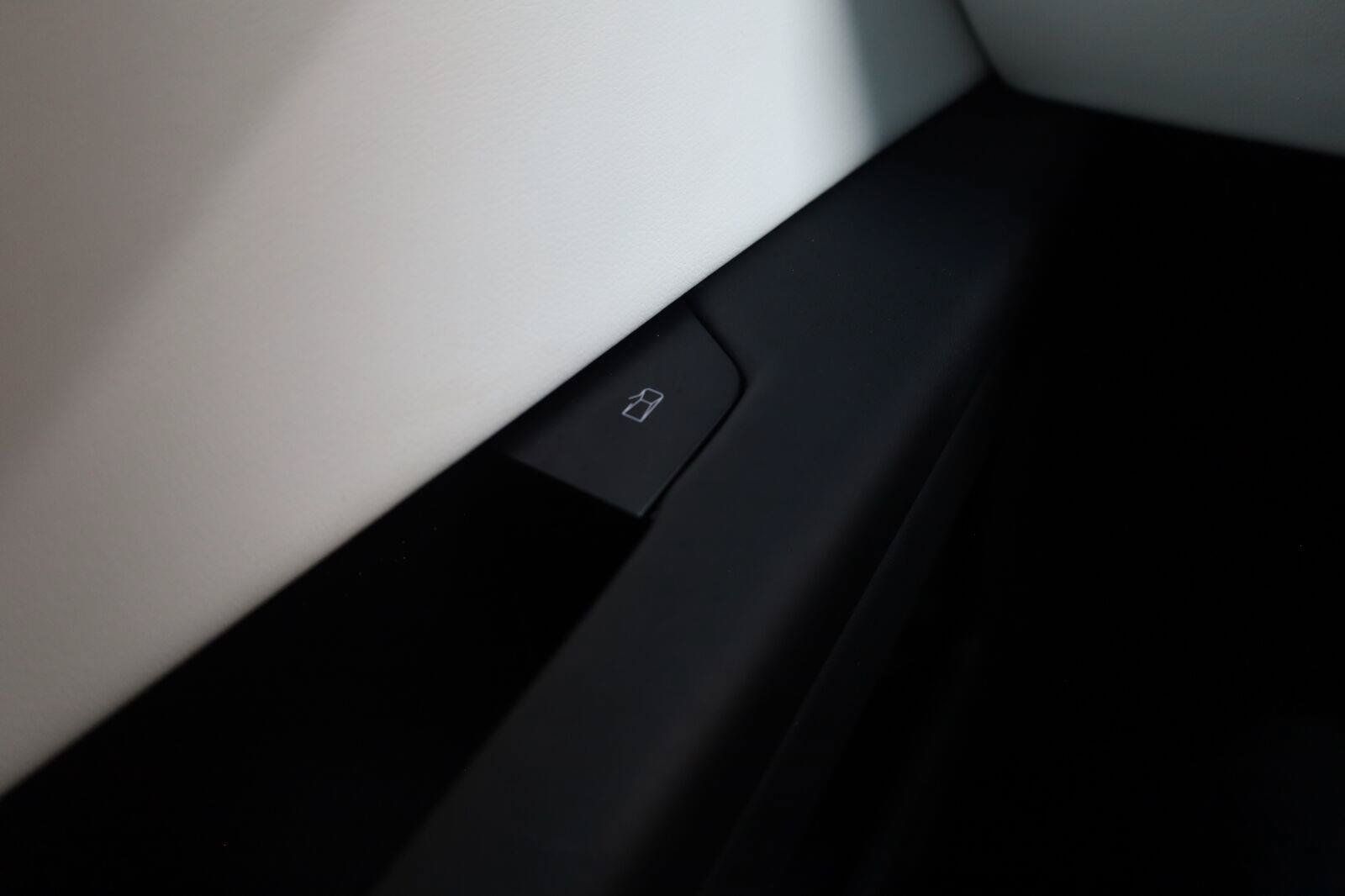 Used 2024 Tesla Cybertruck AWD Crew Cab image 38