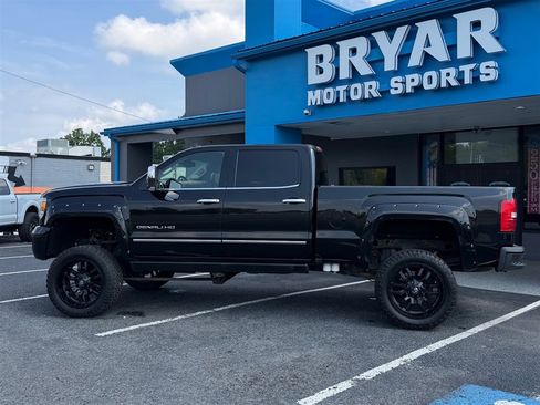 Used 2016 GMC Sierra 2500 Denali w/ Duramax Plus Package AWD/4WD image 3