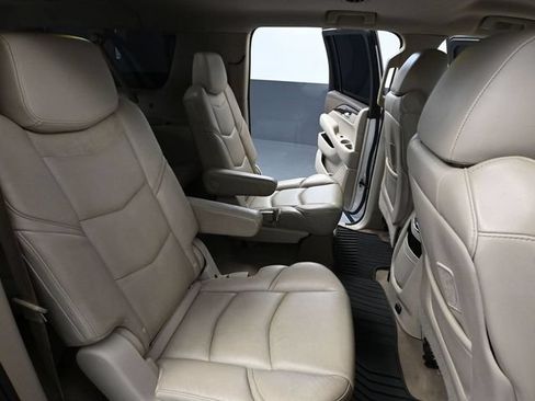 Used 2017 Cadillac Escalade ESV 4WD image 46