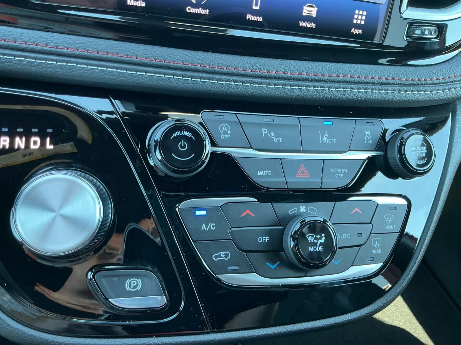 New 2027 Chrysler Pacifica Select AWD/4WD image 18