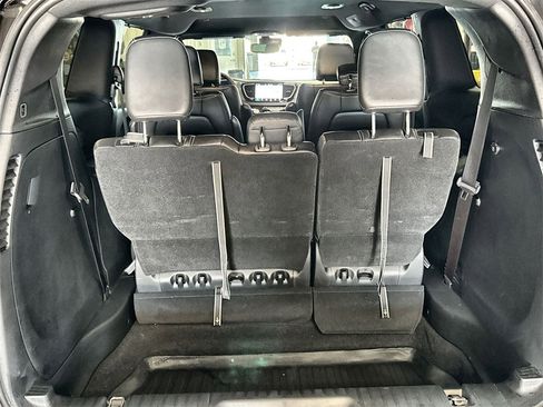 Used 2025 Chrysler Voyager LX image 27