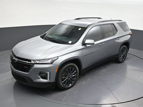 Used 2023 Chevrolet Traverse RS FWD image 18