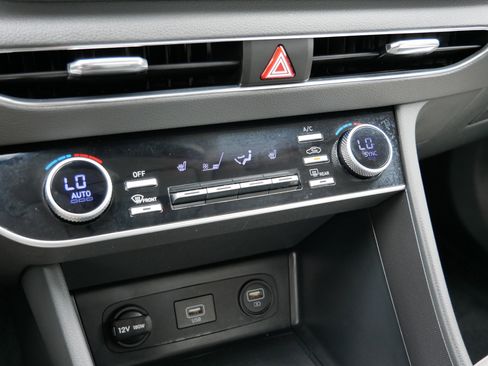 Certified 2023 Hyundai Sonata SEL w/ Preferred Accessory Package FWD image 22