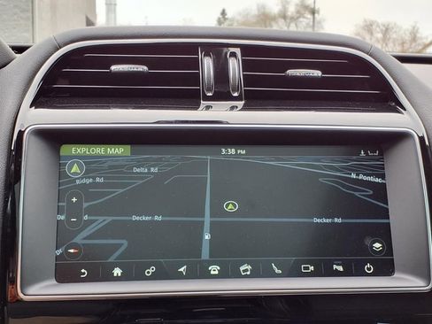 Used 2019 Jaguar F-PACE R-Sport image 17