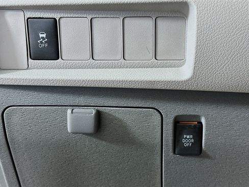 Used 2017 Toyota Sienna LE image 16