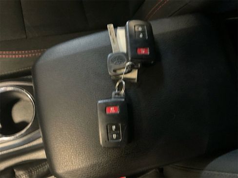 Used 2018 Toyota Tacoma TRD Sport image 29