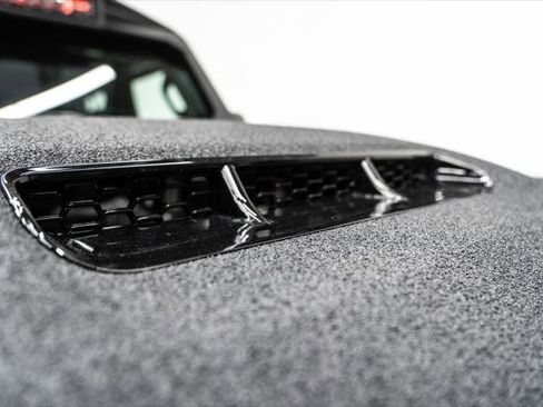 Used 2025 Jeep Gladiator Sport image 14