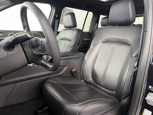 Used 2025 Jeep Grand Cherokee Limited image 17