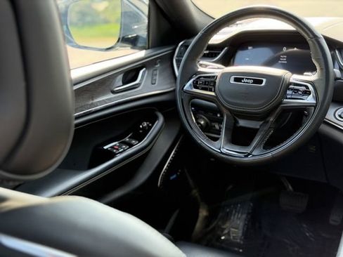 Used 2022 Jeep Grand Cherokee Overland w/ Advanced Protech Group III AWD/4WD image 43