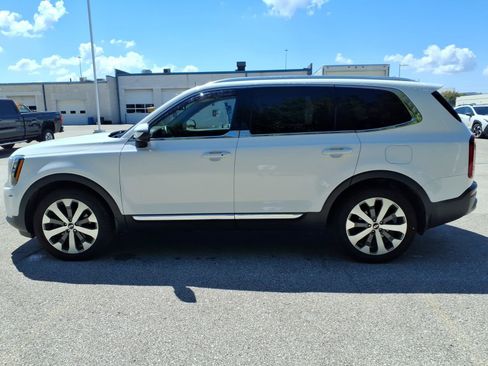 Used 2021 Kia Telluride EX w/ EX Premium Package FWD image 4