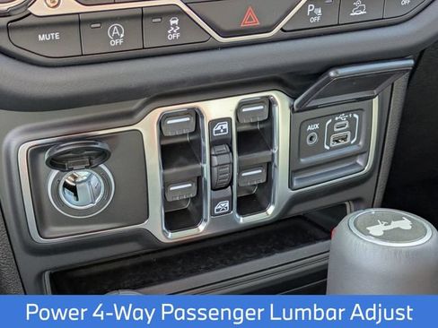 New 2026 Jeep Wrangler Unlimited Sahara AWD/4WD image 32