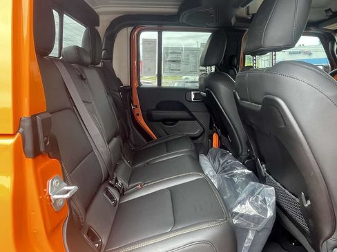 New 2025 Jeep Gladiator Sport w/ Premium Package AWD/4WD image 17