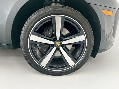 Certified 2025 Porsche Macan AWD/4WD image 31