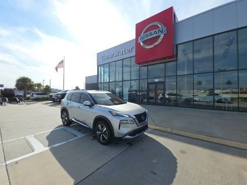 Used 2023 Nissan Rogue Platinum w/ Platinum Premium Package image 2