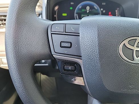 Used 2025 Toyota Camry LE image 26