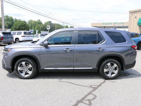 Used 2025 Honda Pilot EX-L image 2