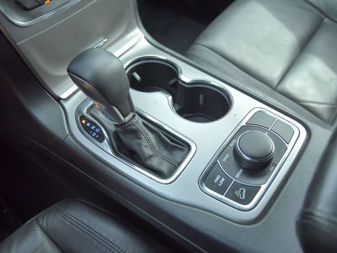 Used 2018 Jeep Grand Cherokee Limited image 27