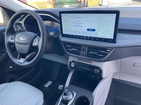 New 2025 Ford Escape SE w/ PHEV Premium Package FWD image 20