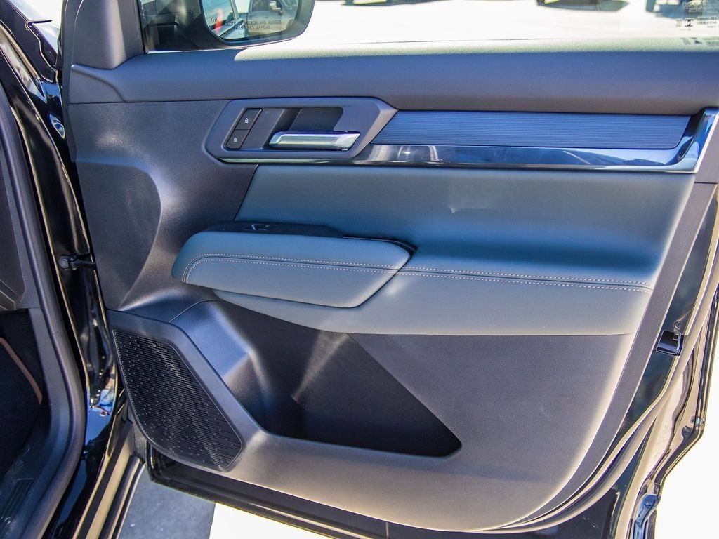 New 2026 GMC Terrain AT4 w/ Technology Package II AWD/4WD image 17