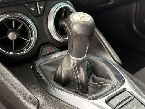 Used 2022 Chevrolet Camaro LT RWD image 18