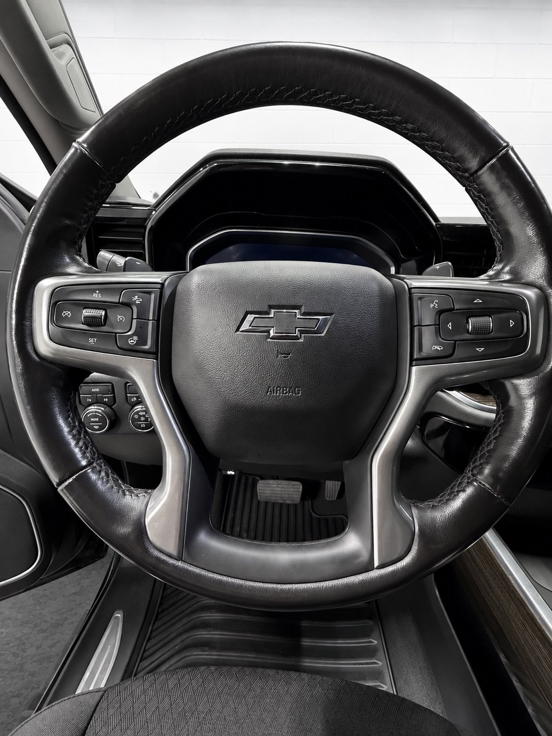 Used 2023 Chevrolet Silverado 1500 RST w/ LPO, Dark Essentials Package AWD/4WD image 6