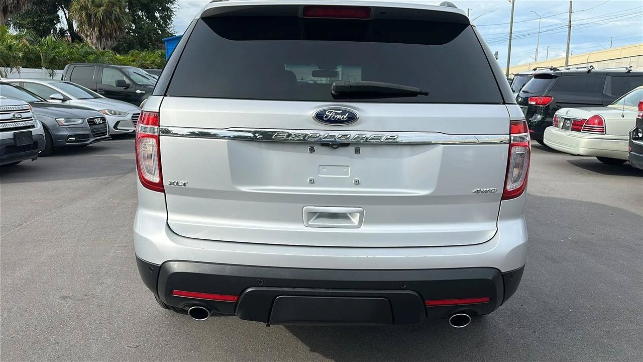 Used 2014 Ford Explorer XLT w/ Equipment Group 202A AWD/4WD image 12