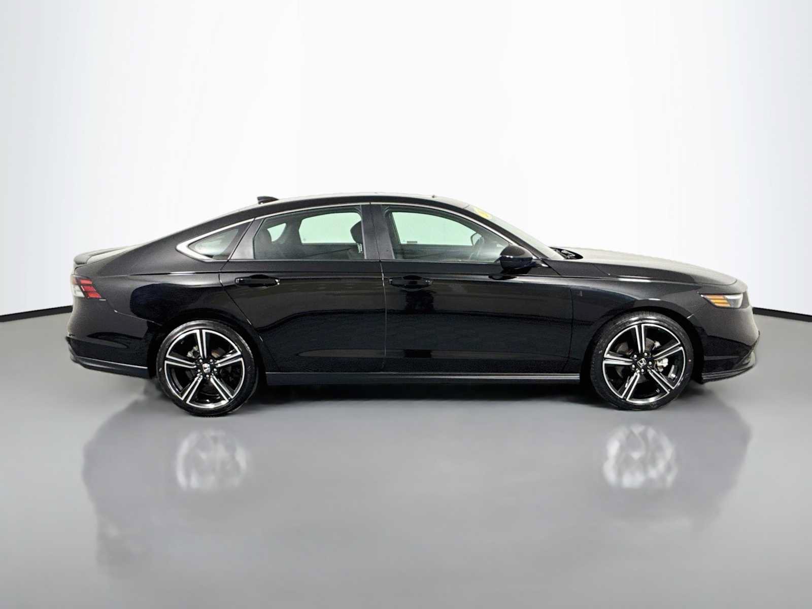 Used 2024 Honda Accord Sport image 8