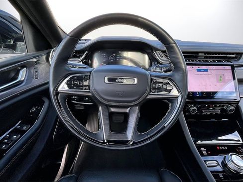 Used 2022 Jeep Grand Cherokee Overland w/ Advanced Protech Group III image 10