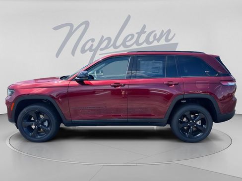 New 2025 Jeep Grand Cherokee Altitude AWD/4WD image 4