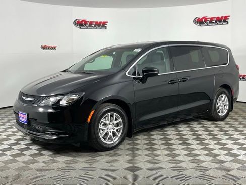 New 2026 Chrysler Voyager LX image 5