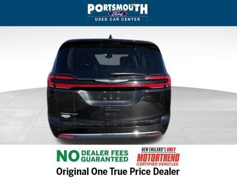 Used 2024 Chrysler Pacifica Touring-L image 31