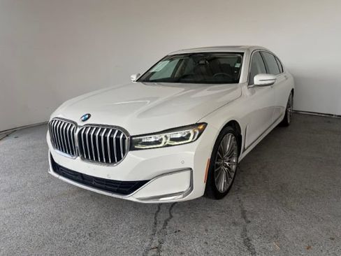 Used 2022 BMW 740i w/ Luxury Rear Seating Package RWD image 1