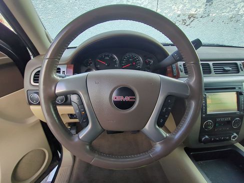 Used 2014 GMC Sierra 2500 SLT w/ SLT Convenience Package image 17