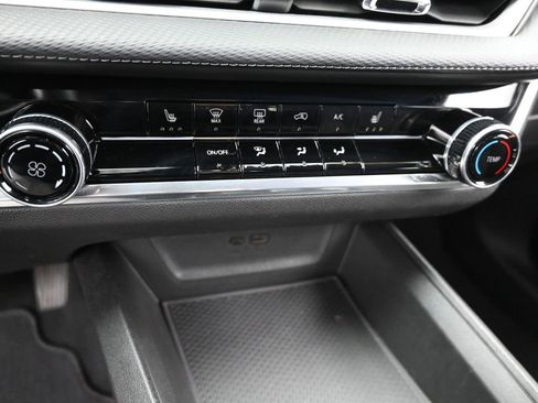 Used 2025 Chevrolet Equinox LT FWD image 17