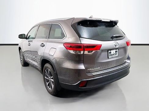 Used 2019 Toyota Highlander XLE AWD/4WD image 5