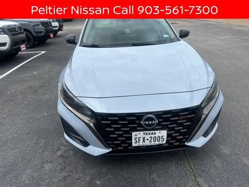 Used 2023 Nissan Altima 2.5 SR w/ SR Premium Package FWD image 8