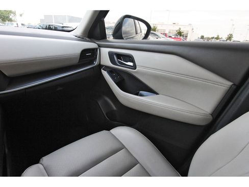 Used 2023 Nissan Rogue SV w/ SV Premium B Package image 14