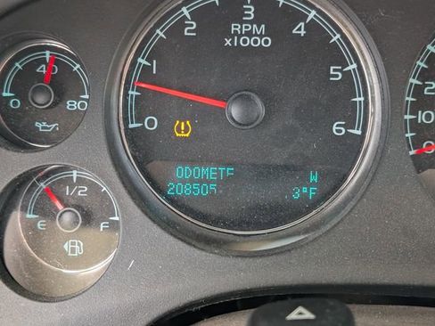 Used 2010 Chevrolet Suburban LTZ image 14