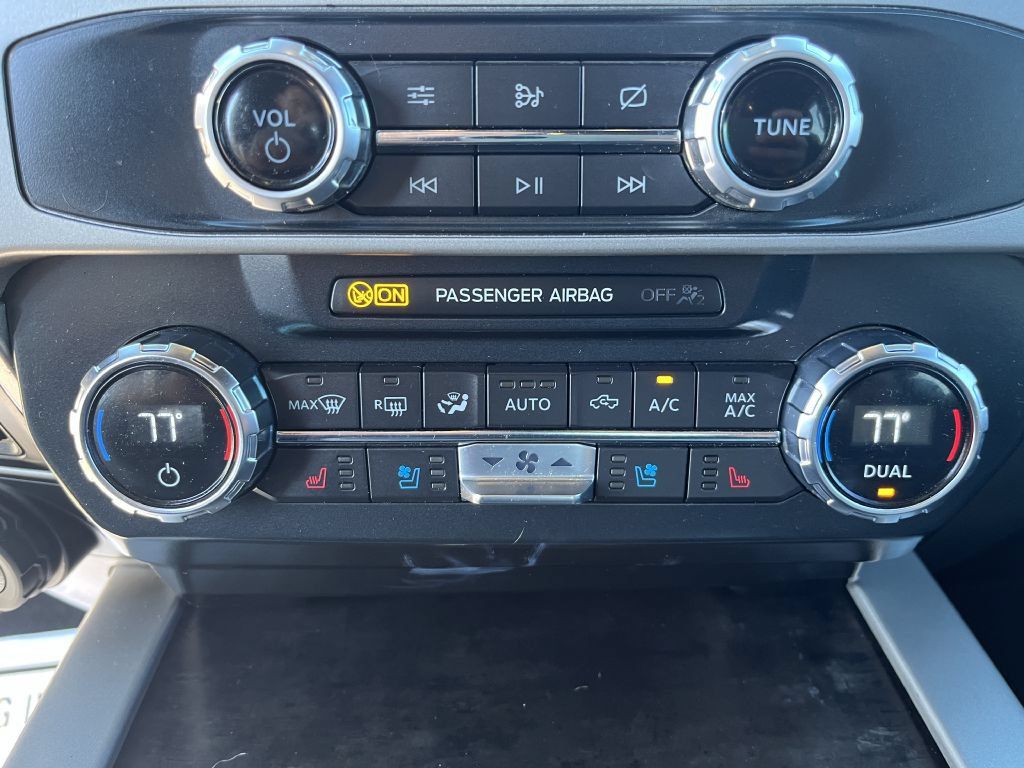 Used 2022 Ford F250 Lariat w/ Lariat Ultimate Package AWD/4WD image 26
