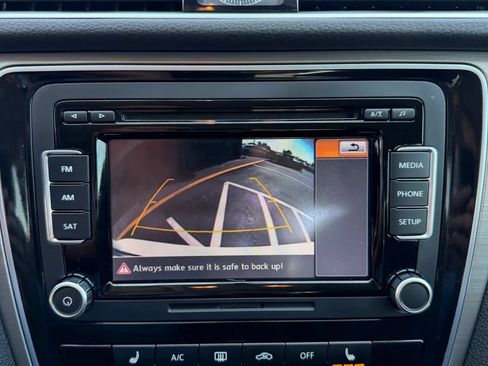 Used 2014 Volkswagen Passat 1.8T SE FWD image 21