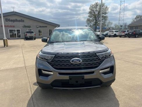 Used 2022 Ford Explorer XLT w/ Equipment Group 202A image 2