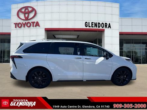 New 2026 Toyota Sienna XSE FWD image 12