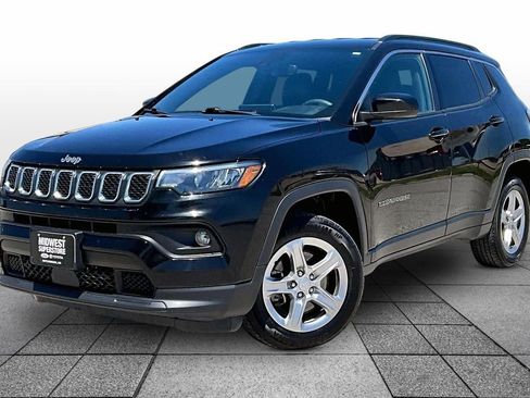Used 2024 Jeep Compass Latitude w/ Altitude Special Edition AWD/4WD image 1