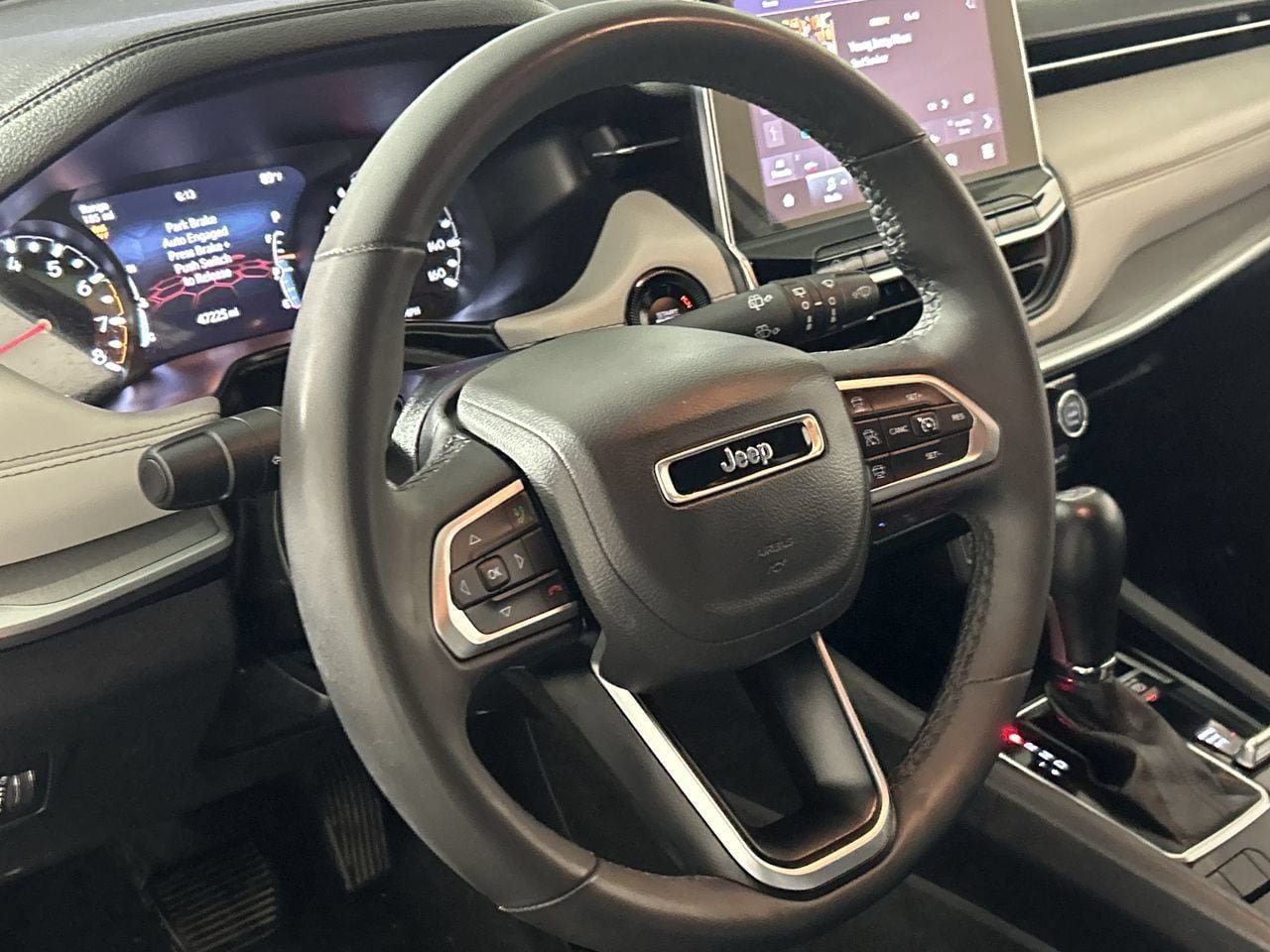 Used 2025 Jeep Compass Limited AWD/4WD image 14
