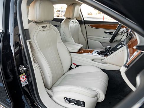 Certified 2022 Bentley Flying Spur image 28
