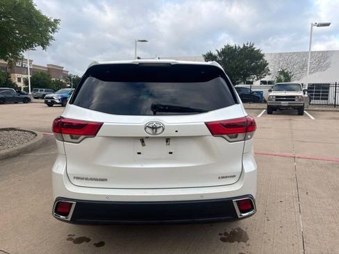 Used 2017 Toyota Highlander Limited FWD image 6